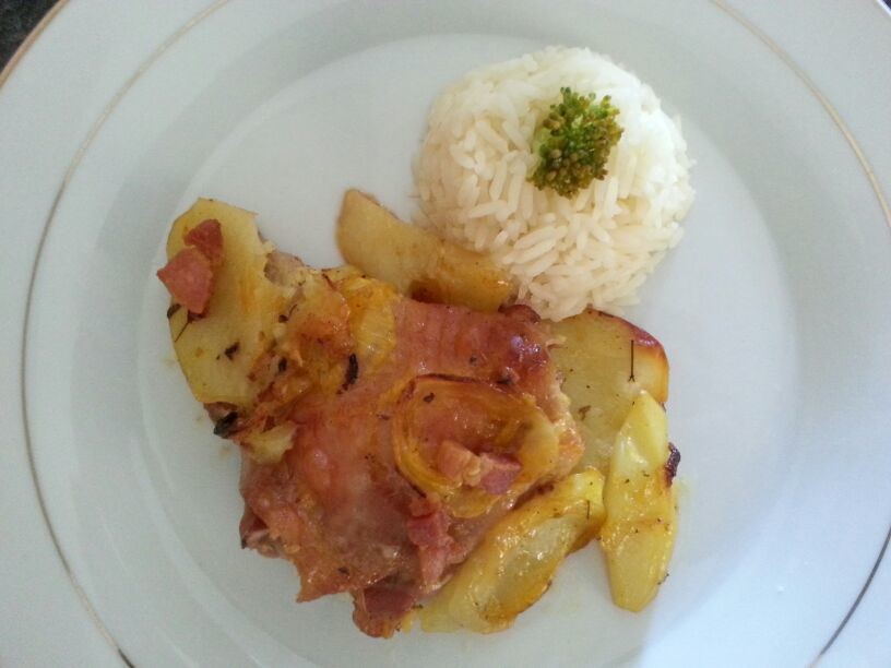 Receita de Sobrecoxa de Frango com Batata ao Forno