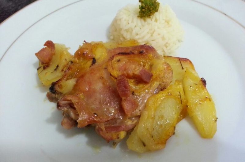 Receita de Sobrecoxa de Frango com Batata ao Forno